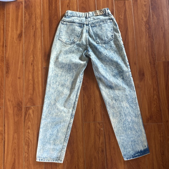 Vintage Acid Wash High Rise Jeans - Picture 6 of 9